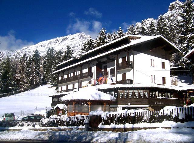 Hotel Pineta كاستوني ديلا بريسولانا المظهر الخارجي الصورة