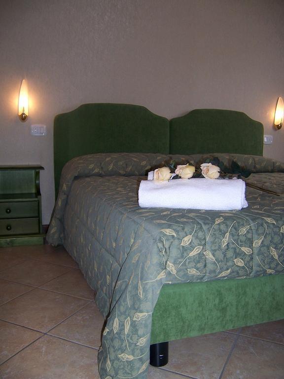 Hotel Pineta كاستوني ديلا بريسولانا الغرفة الصورة